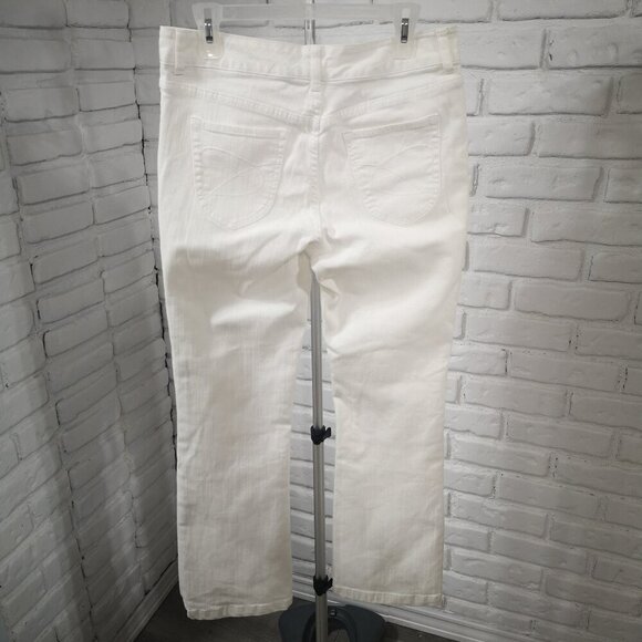 Chico's Platinum Ladies Size 0.5 Reg. (approx. size 6 US) White Bootcut Jeans - Picture 2 of 14